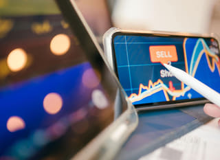 Análisis de opciones de Bitcoin, Ethereum y forex por parte de un trader multimercado