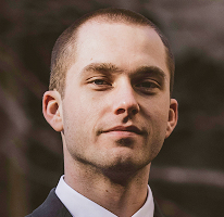 Analista de trading especializado en el mercado cripto, Thomas Whitfield, retrato.